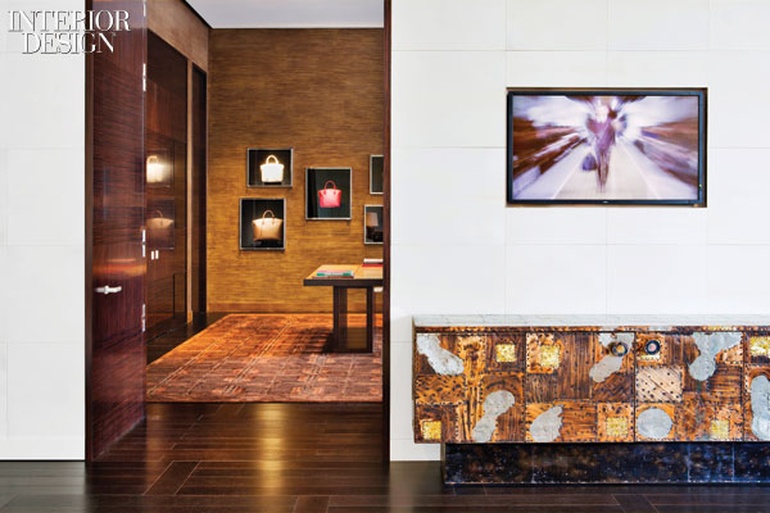 Shanghai_louis_vuitton_peter_marino_architect_a_paul_evans_credenza_stands_in_a_vip_salon_. Jpg