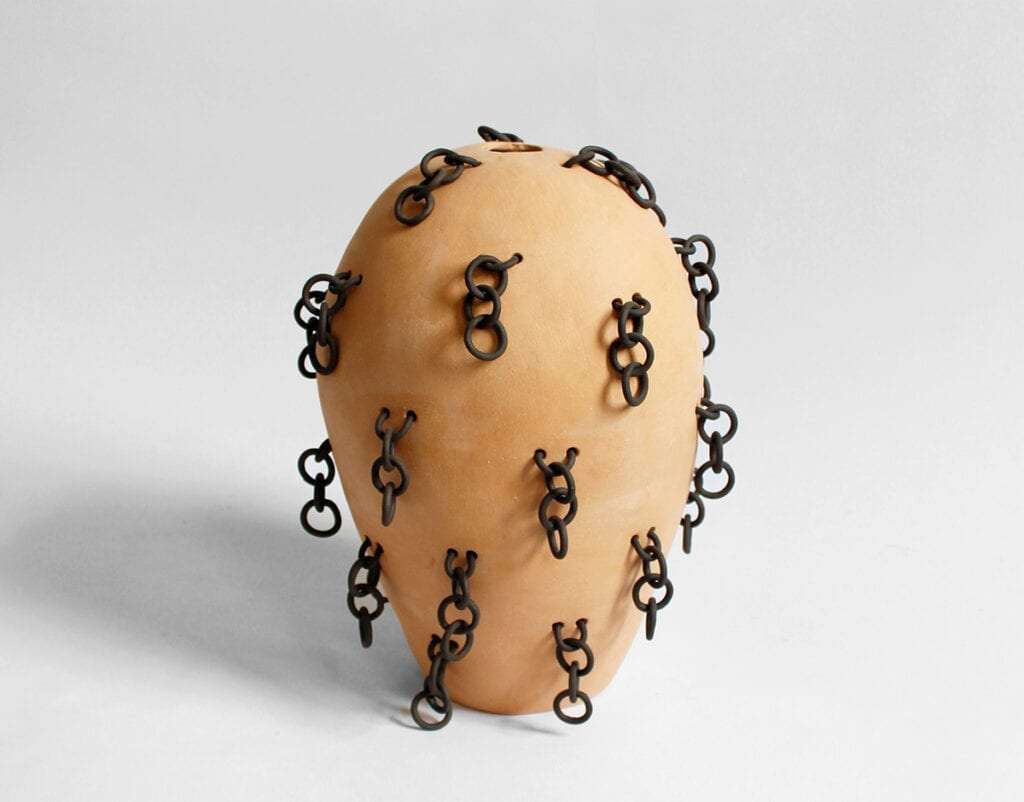 5 Ceramic Objects Proves Chains Are Trending