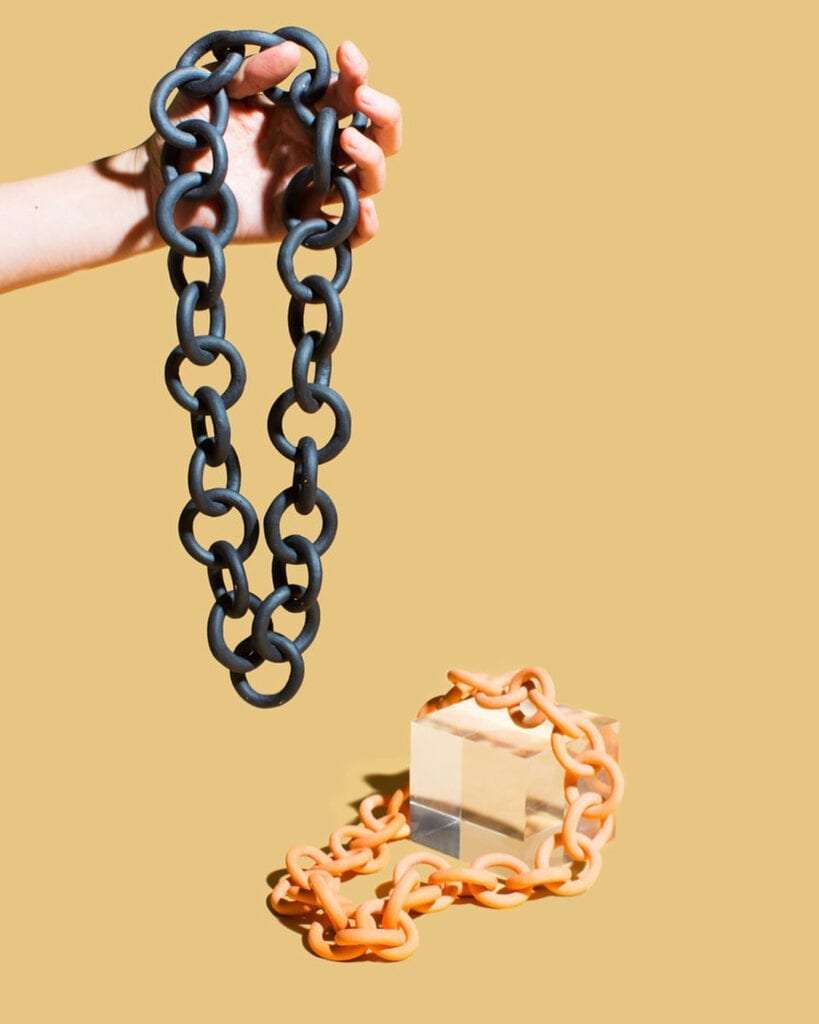 5 Ceramic Objects Proves Chains Are Trending