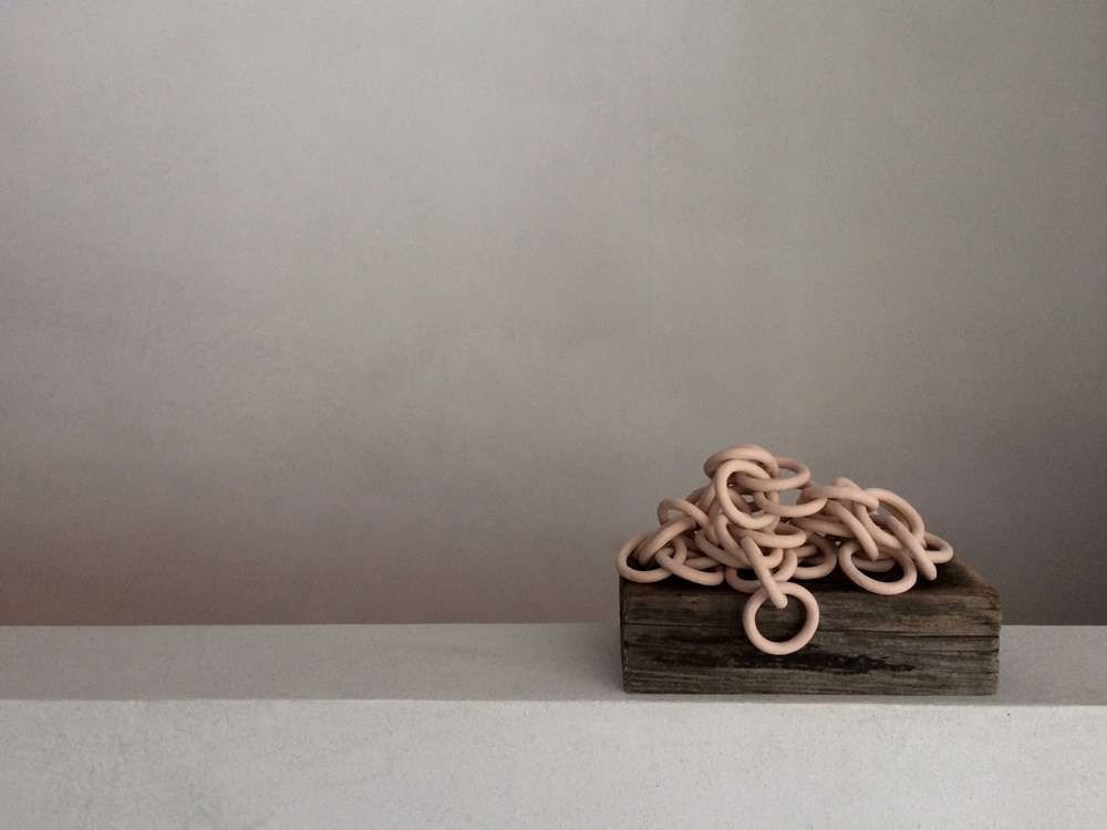 5 Ceramic Objects Proves Chains Are Trending