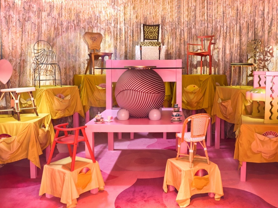 Hotel Uchronia at Maison et Objet - Circulus Dining Table on a pink chair