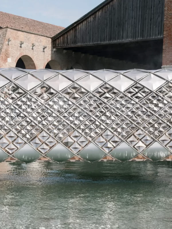 venice-architecture-biennale-river-bridge-shimmer Venice Architecture Bienalle river shimmering bridge