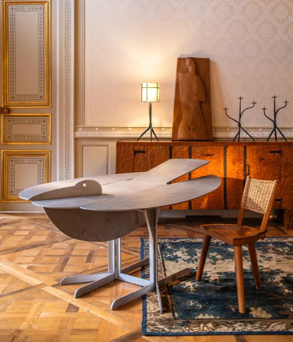 « oiseau d’argent » table, circa 1990 by francois xavier lalanne for galerie desperez breheret at design miami. Paris 2025