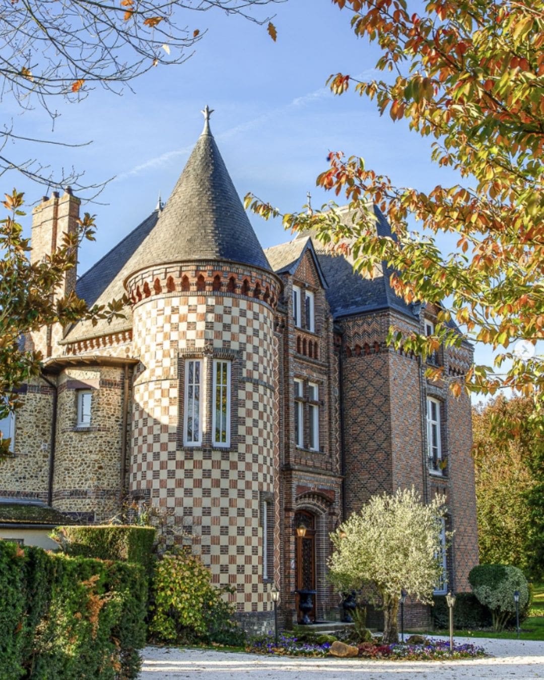 Step inside the breathtaking artful hotel: verneuil la douce