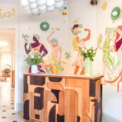 Artful hotel: the reception