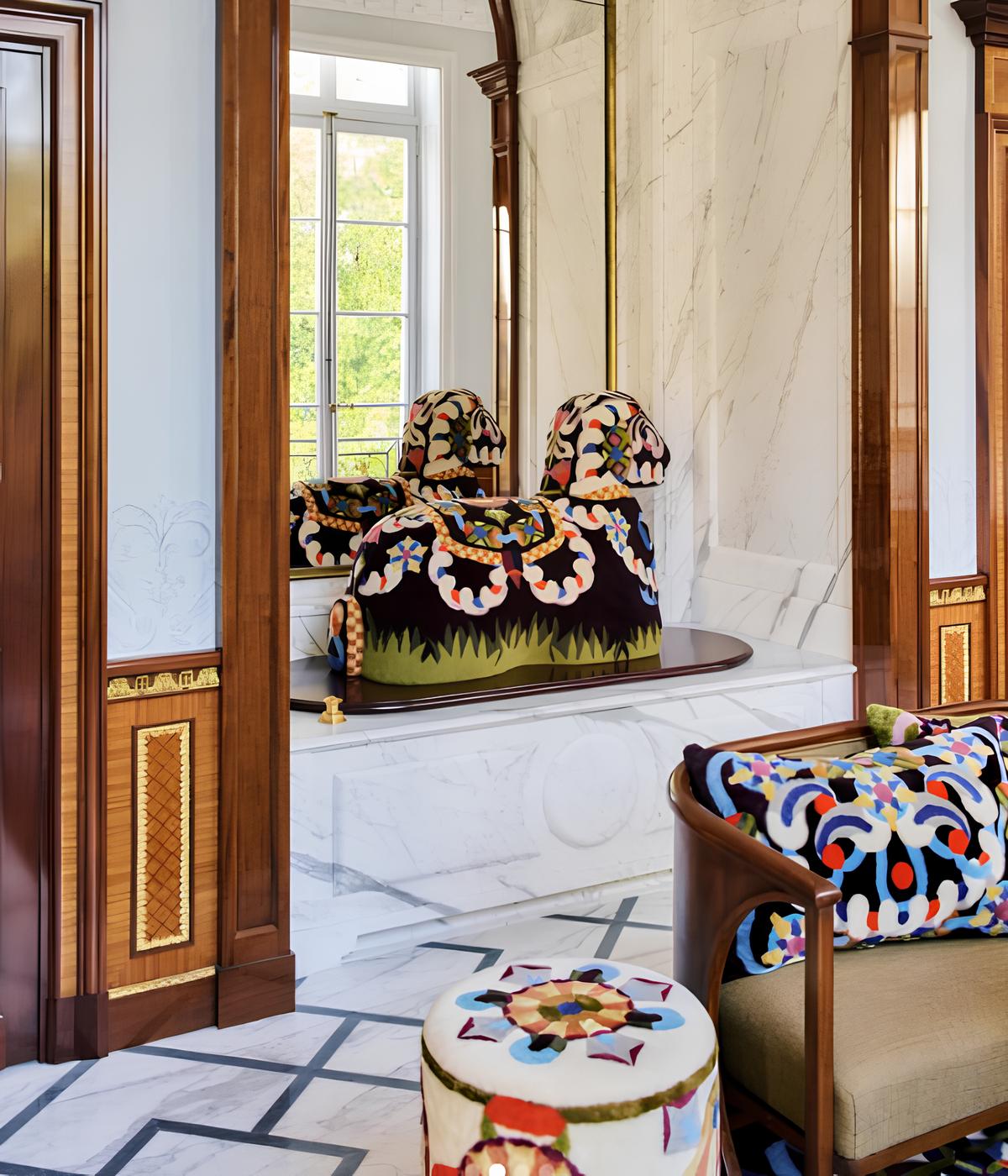 Design miami. Paris 2025: collectible and captivating chaos
